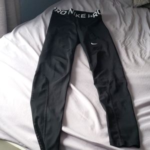 Black Nike pro leggings